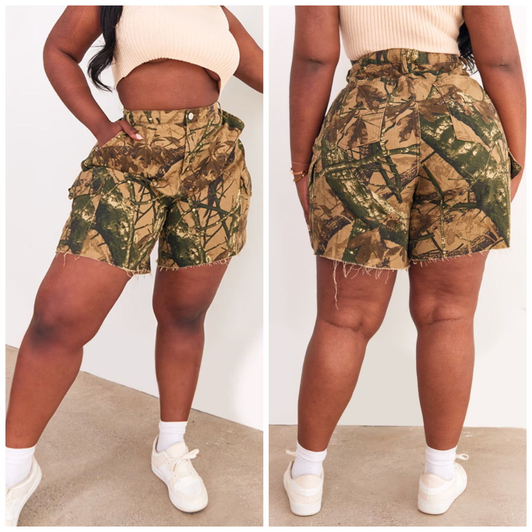 “HUNTER” Oversized YAM FRIENDLY Boyfriend Cargo Bermuda Shorts